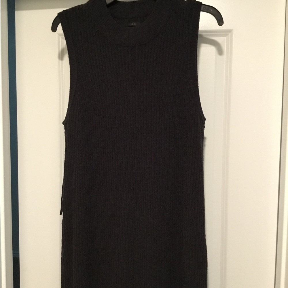 UGG Black Sleeveless Ribbed Maxi Dress